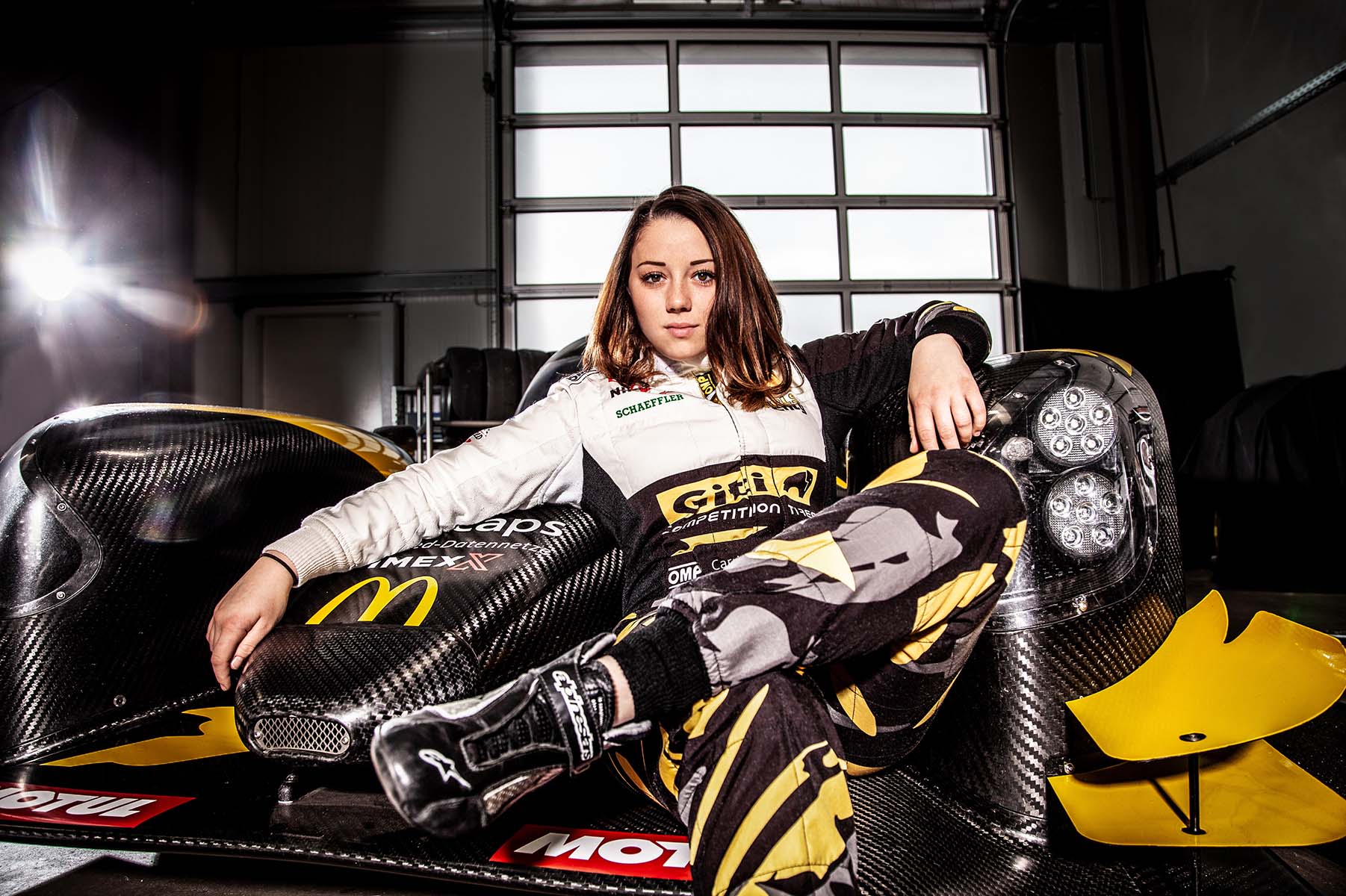 Portraits von Carrie Schreiner als F1 Academy Pilotin im Sauber / Strake Team in der Formel 4